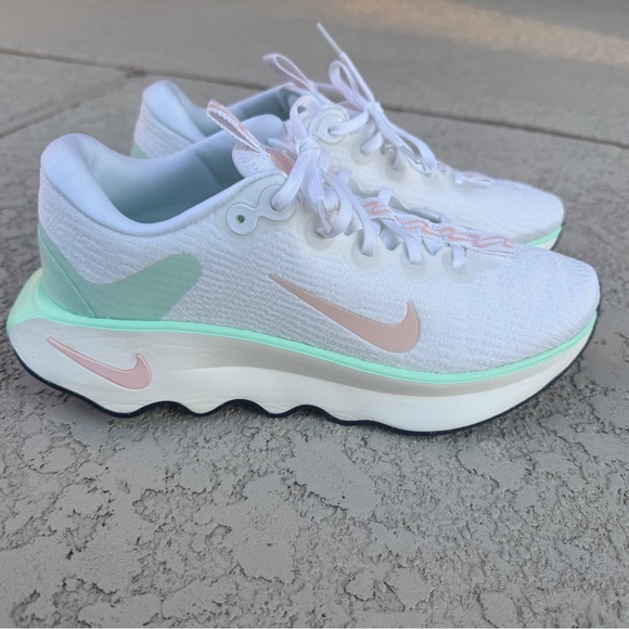 Nike Shoes - BNWOB Nike Women's Motiva 10